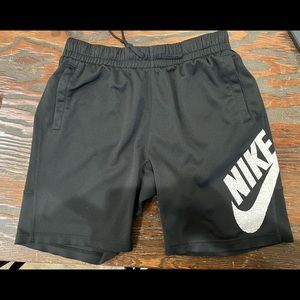 Mens Nike SB shorts L worn a few times